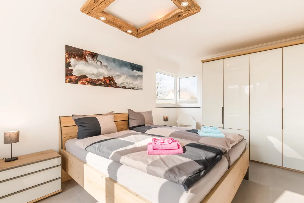 Ferienhaus Saphir Damshagen – Schlafzimmer mit Doppelbett