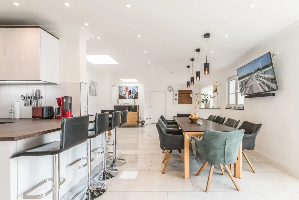 Ferienhaus Saphir Damshagen – Essbereich mit anschließender Küche