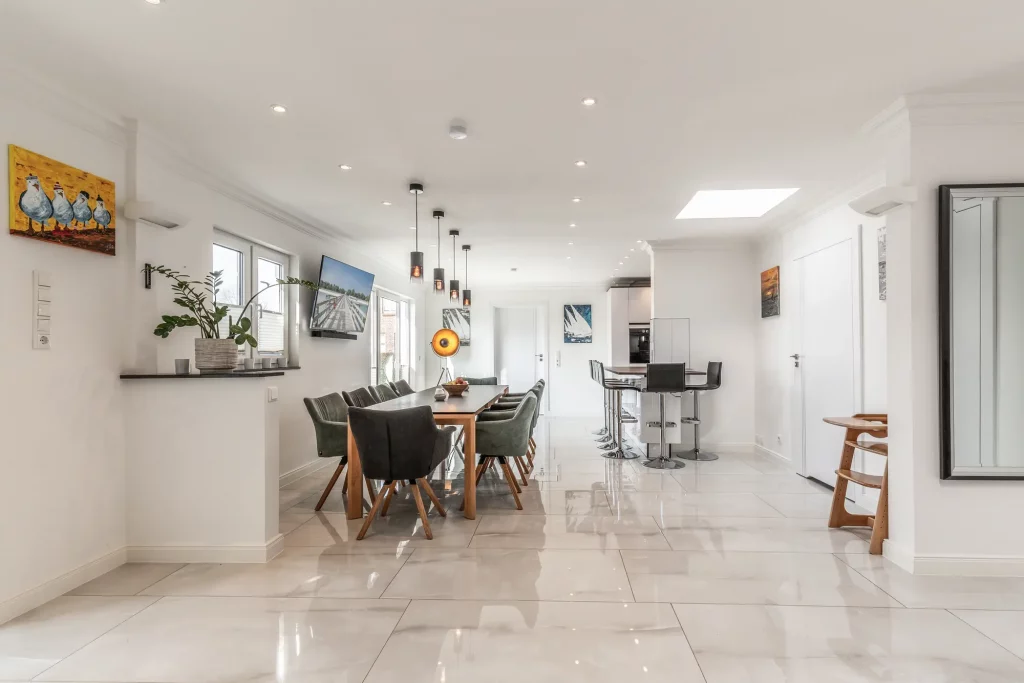 Ferienhaus Saphir Damshagen – Essbereich mit anschließender Küche