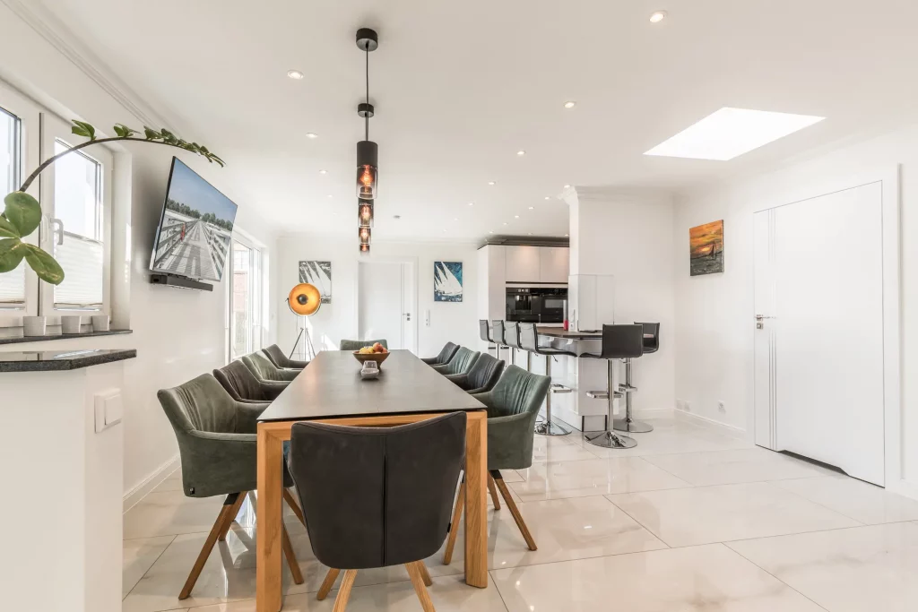 Ferienhaus Saphir Damshagen – Essbereich mit anschließender Küche